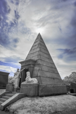 Pyramid Tomb, Metairie Cemetery (Infrared)