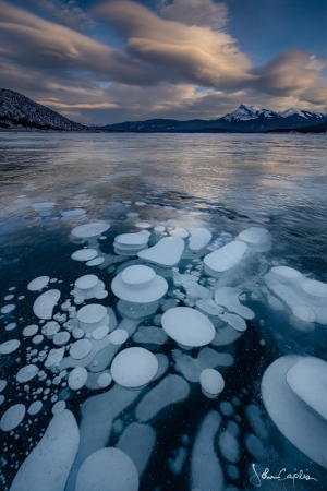 Beautiful lenticular-like clouds over frozen bubbles